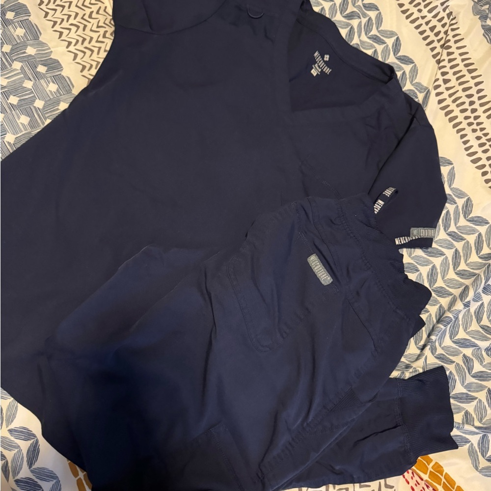 Navy womens scrubs. Jogger bottom.